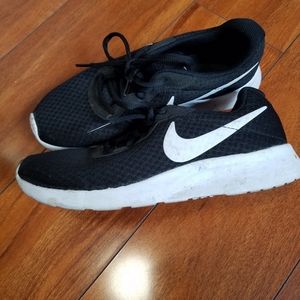 Nike Tanjun Sneakers